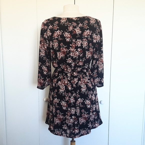 FOREVER 21 Floral Flowy Dress Size Medium - Picture 4 of 6